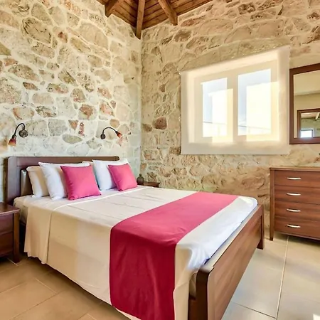Villa Traditional Ii *